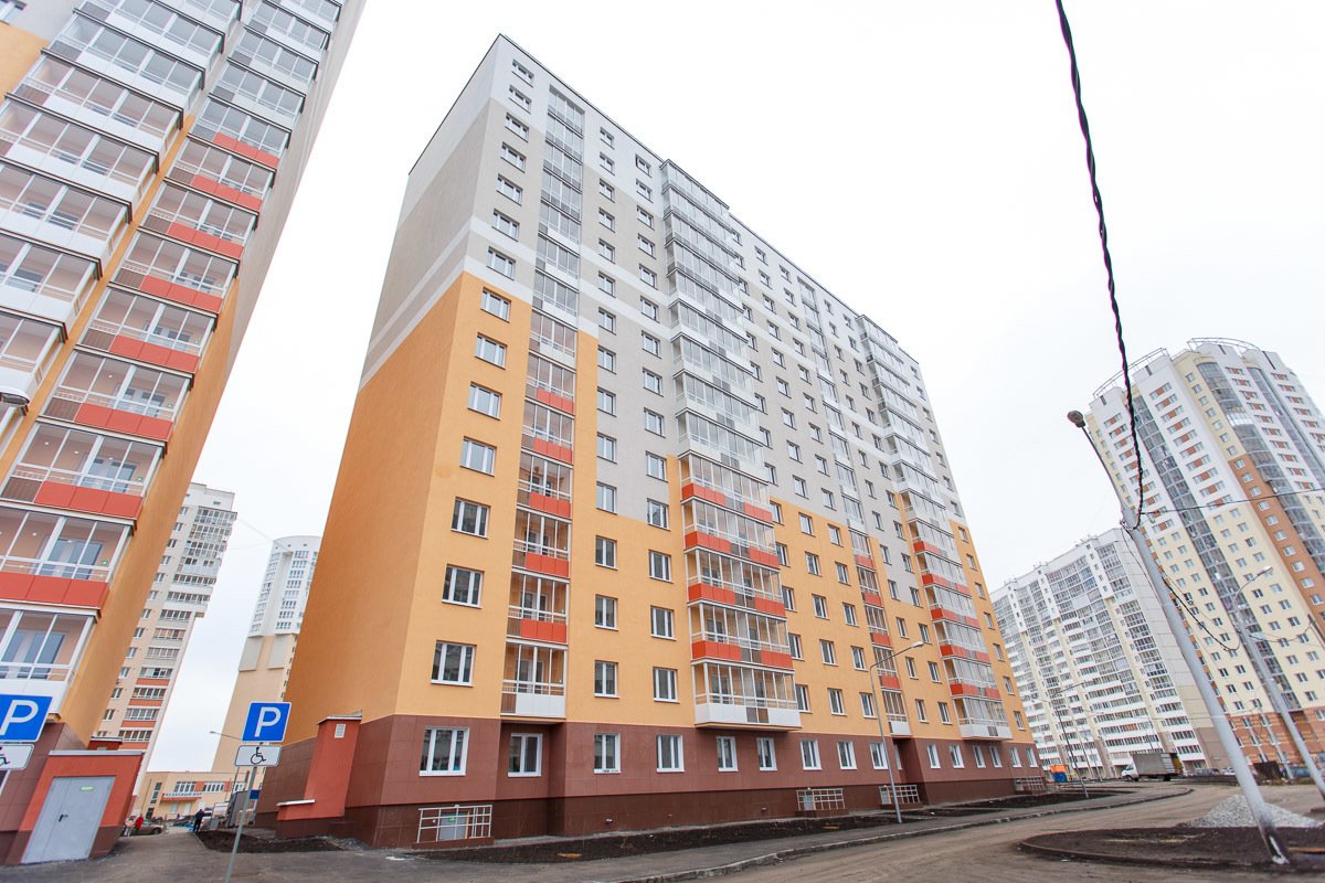 Продам екатеринбург. Шефская 106/2. ЖК Калиновский. Паркинг ЛСР Калиновский. Калиновский район Екатеринбург.